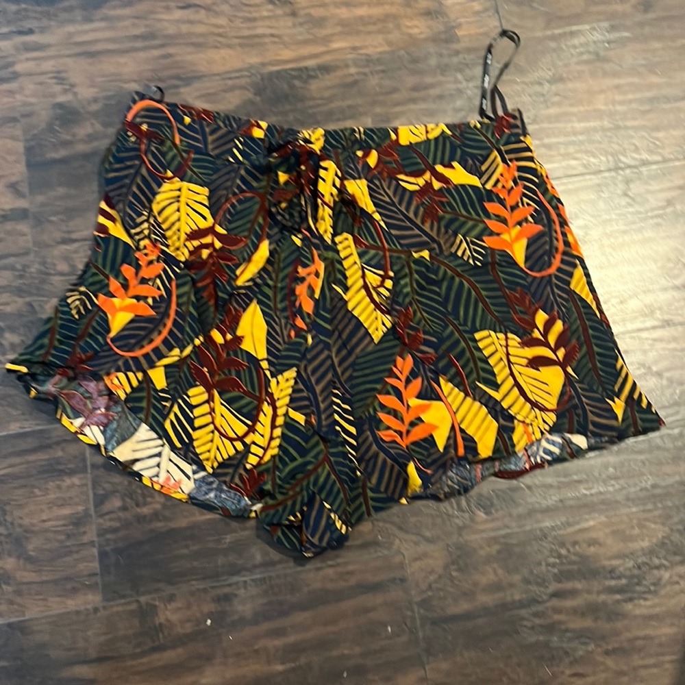 City chic shorts
